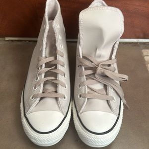 NWOT Light Gray-Beige Converse Sneakers